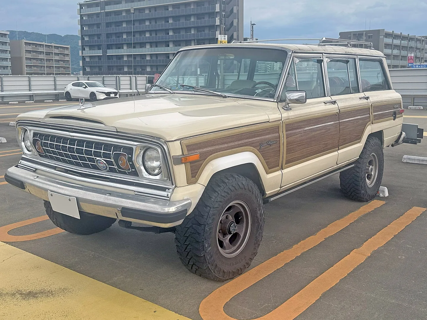 Jeep Grand Wagoneer