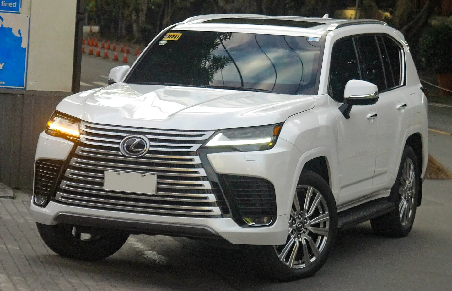 Lexus LX 600